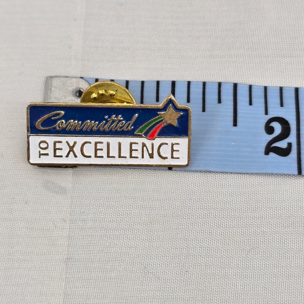 Vintage Committed to Excellence Enamel Lapel Pin Gold Tone Shooting Star Blue - Picture 3 of 3